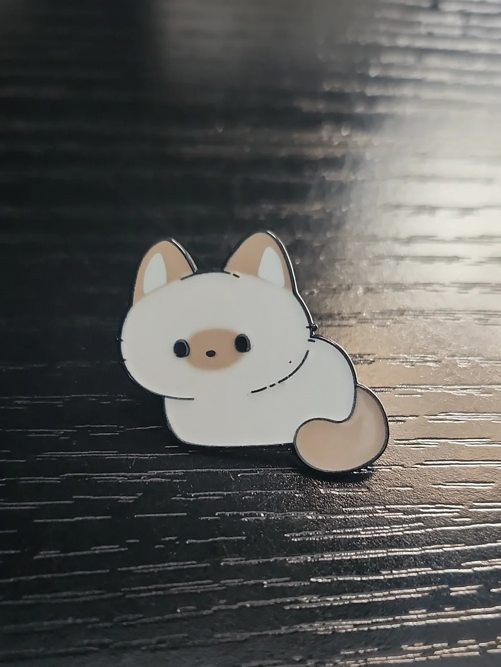 White and Tan Cute Cat Enamel Pin